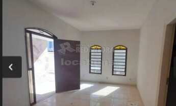 Imagem: Casa Padrão com 3 Dormitórios no bairro