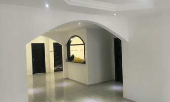 Imagem: Alugo linda casa gigante. Peço deposito