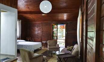 Imagem 2: Casa de condomínio para venda tem 240 metros quadrados com 5 quartos