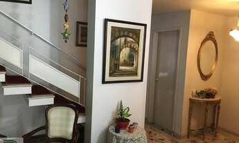 Imagem 4: Maravilhosa casa coladinha ao metrô