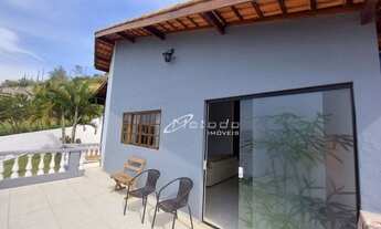 Imagem 2: Casa com 3 dormitórios à venda, pertinho do centro da cidade, por R$820.000,00. Guararema