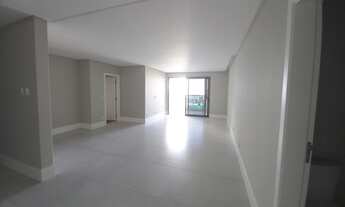 Imagem 3: Apartamento para venda tem 141 metros quadrados com 3 quartos em Campinas - São José - SC