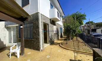 Imagem: Sobrado ao lado da Estação de Metrô Praça