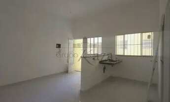 Imagem 2: Kitnet/conjugado para aluguel possui 24 metros quadrados com 1 quarto