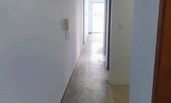 Imagem 2: Apartamento no início rua japonês