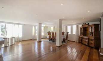 Imagem 2: Casa no Jardim Leonor com 3 dormitórios e 4 vagas