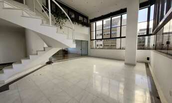 Imagem 7: Cobertura duplex para aluguel e venda possui 600 metros quadrados com 6 quartos