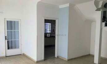 Imagem 2: Casa com 3 dormitórios (1 suíte), sala ampla para 2 ambientes, 1 banheiro social, 1 vaga d