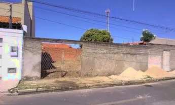 Imagem: Terreno com casa original já demolida