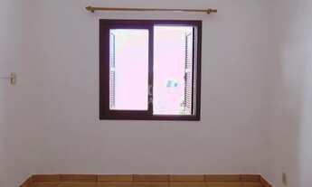 Imagem 6: Exclusividade Guarida: Casa residencial ampla de 1 dormitório, com pátio, no bairro Petróp