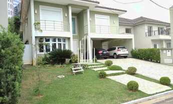 Imagem 3: Casa de 365m² com 4 quartos sendo 2 suítes, 4 banheiros e 4 vagas de garage em Barueri, A