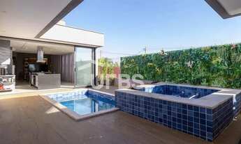 Imagem 3: Casa Térrea de Esquina no Jardins Nápoles Exclusividade e Conforto em Cada Detalhe