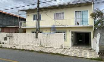 Imagem: Prédio Residencial com 4 apartamentos