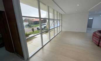 Imagem 6: Casa para aluguel e venda possui 387 metros quadrados com 4 quartos