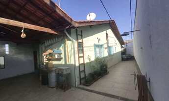 Imagem 1: Casa térrea para venda em Vila Brasileira, Mogi das Cruzes, SP. Imóvel com 3 quartos sendo