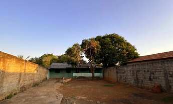 Imagem 3: Vende-se lote grande , com uma casa que precisa de reforma , no fundo