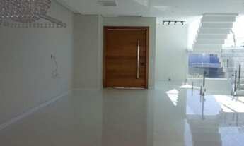 Imagem 5: Casa de condomínio alto padrão 350m², 4 quartos (3 suítes), 4 vagas. Possui Piscina e Jacu