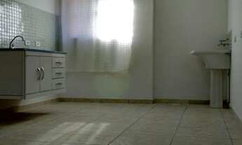 Imagem 2: Uma graça de kitnet em casa terrea bem pertinho do metro Santos Imigrantes !!