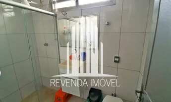 Imagem 4: Casa em frente a um dos vértices da Praça Louveira. Local aconchegante com: playground, pa