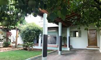 Imagem 3: Casa sobrado com amplo terreno arborizado