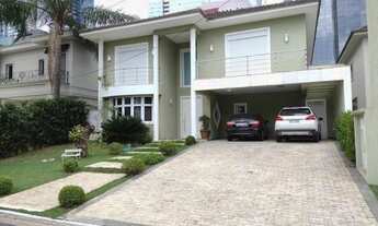 Imagem 2: Casa de 365m² com 4 quartos sendo 2 suítes, 4 banheiros e 4 vagas de garage em Barueri, A