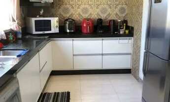 Imagem 4: Casa com 03 dormitórios(mais uma suíte em baixo) e 02 vagas de garagem