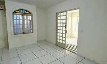 Imagem 2: Casa para aluguel e venda com 450 metros quadrados com 8 quartos