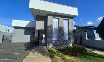 Imagem 2: Casa de condomínio térrea para aluguel e venda tem 187 metros quadrados com 3 quartos