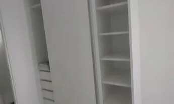 Imagem 6: Alugo Apartamento com 2 quartos, sendo 1 suite, 2 vagas de garagem. O apartamen