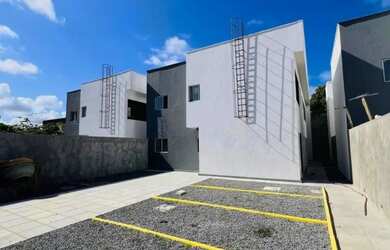 Imagem 2: Apartamento com 2 quartos, varanda, rua calçada, a poucos metros da avenida e da praia, po