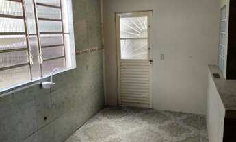 Imagem 5: Casa com dois quartos, garagem, pátio e churrasqueira