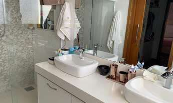 Imagem 4: Casa de condomínio para venda possui 220 metros quadrados com 3 quartos