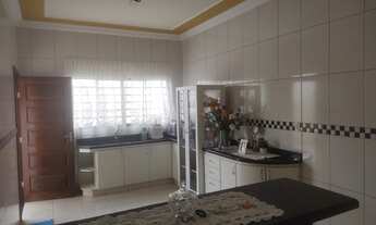 Imagem 5: Vende-se casa no bairro Califórnia em Patos de Minas. 03 quartos sendo 01 suíte