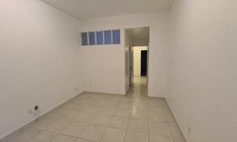 Imagem 7: Quitinete em prédio misto, no Centro do Rio, em frente à CEF, estação Carioca, do Metrô