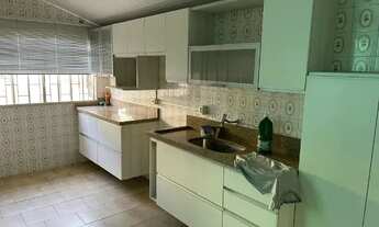 Imagem 6: Casa em rua movimentada com vista para a ponte estaiada (Curitiba-PR