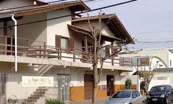 Imagem 3: Sobrado com ampla residencia e no térreo 6 lojas gerando renda