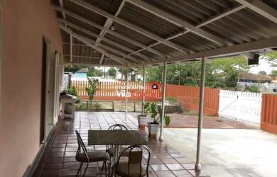 Imagem 5: Casa com amplo terreno de esquina na praia