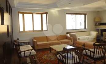 Imagem 2: More próximo da estação do metrô Fradique Coutinho