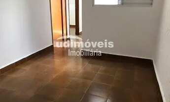 Imagem 2: Apartamento para aluguel tem 50 metros quadrados com 2 quartos em Martins - Uberlândia - M