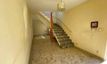 Imagem 3: Sobrado ao lado da Estação de Metrô Praça da Árvore