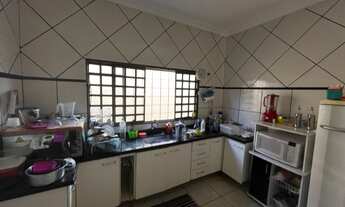 Imagem 6: Casa para venda possui 200 metros quadrados com 3 quartos em Jardim Guanabara - Dourados