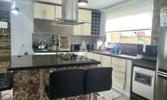 Imagem 3: Sobrado Averbado com 4 quartos, sendo 1 suíte com closet, à venda no Anita Garibaldi - 950