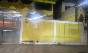 Imagem 2: Casa para venda possui 200 metros quadrados com 3 quartos em Bangu - Rio de Janeiro - RJ