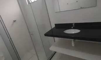 Imagem 7: Alugo Apartamento com 2 quartos, sendo 1 suite, 2 vagas de garagem. O apartamen