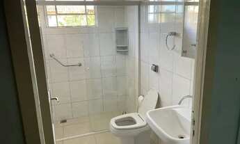 Imagem 7: Casa em rua movimentada com vista para a ponte estaiada (Curitiba-PR