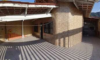 Imagem 5: Casa com 2 Dormitórios, 4 Vagas, Porteira Fechada e Churrasqueira Próxima do Mar