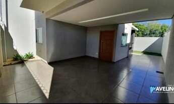 Imagem 2: Sobrado no TV Morena rico em planejados e iluminação