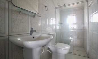 Imagem 6: Sobrado 5 quartos na CIC; 3 Banheiros; Comércio com 3 Banheiros; Amplo estácionamento