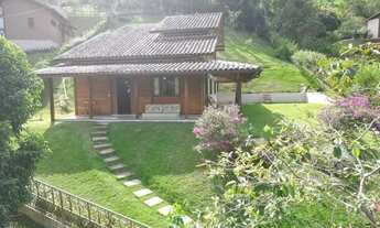 Imagem 3: Casa Rústica Duplex nas Montanhas Capixabas - Refúgio de Conforto e Beleza em Condomínio F