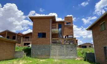 Imagem 4: Casa Rústica em Condomínio Fechado com 3 Quartos e Ar Condicionado